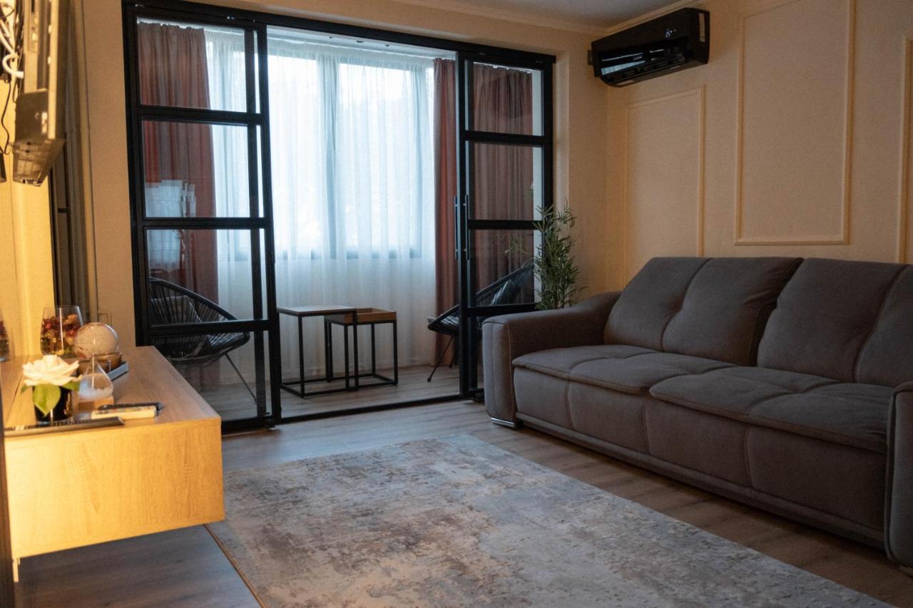 Cosy 2 Rooms Apartment In The Center Of The City Bucharest Exterior photo